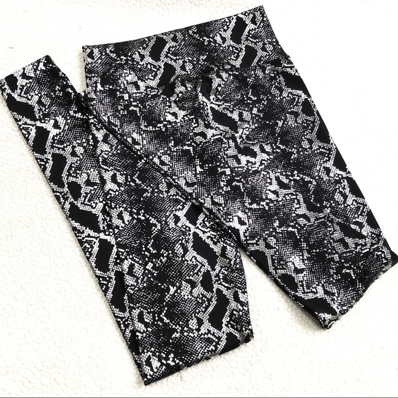 Snakeskin Print Fleece Lined Zenana Leggings L/XL - Picture 2 of 6